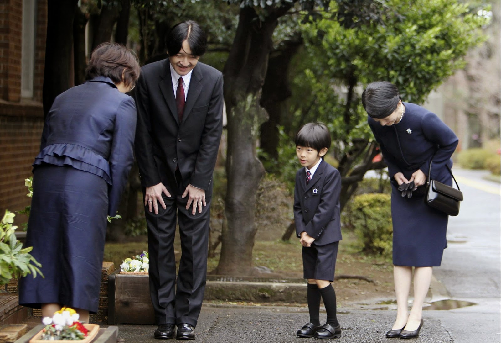 Những cách dạy con ngoan thế giới phải khâm phục mẹ Nhật